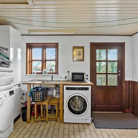 Holiday home Four-bedroom In Humble