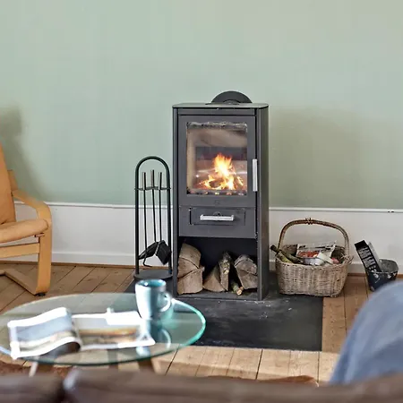 4 Bedroom Awesome In Holiday home *