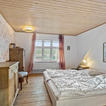 Four-bedroom In Prázdninový dům *